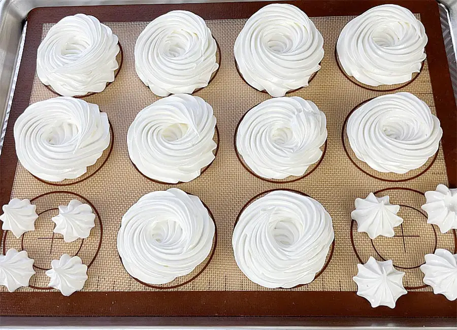 Baking sheet with the meringue nests